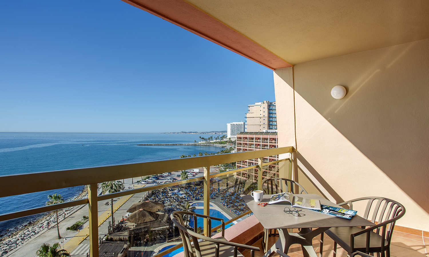 Apartamento 1 Dormitorio Grande, terraza con mobiliario